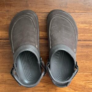 Brown  Size  11 Crocs